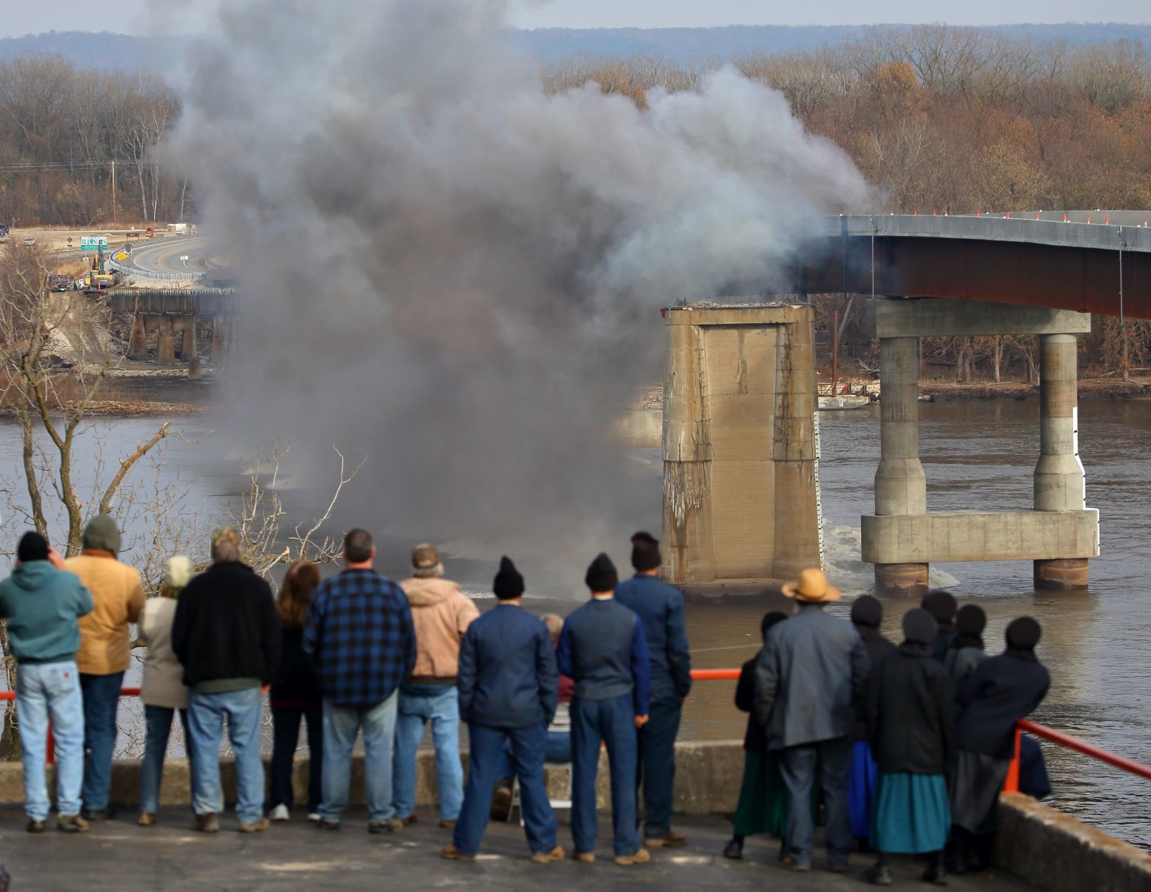 Final section of old Champ Clark Bridge demolished